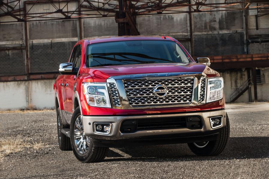  Nissan Titan Platinum Reserve Crew Cab 2016 года  (фото 12 из 17)
